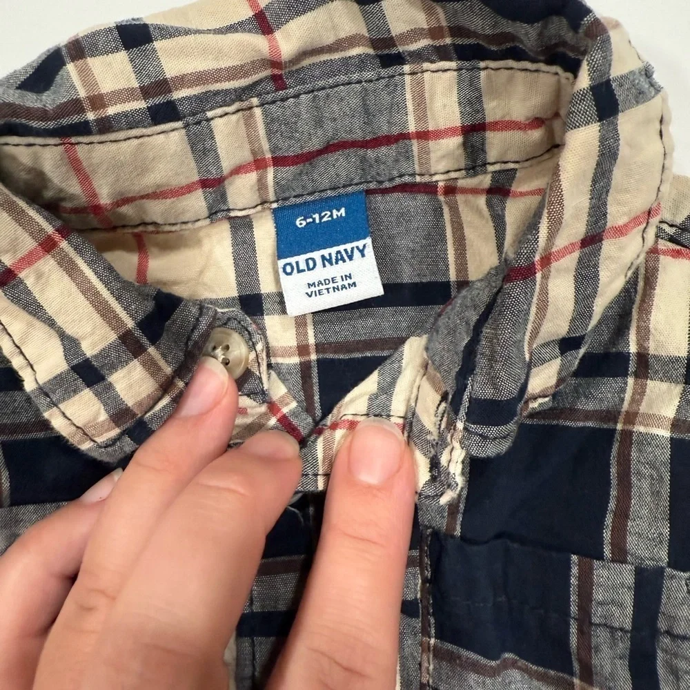 Old Navy boys Plaid button up long sleeve shirt 6-12mo
